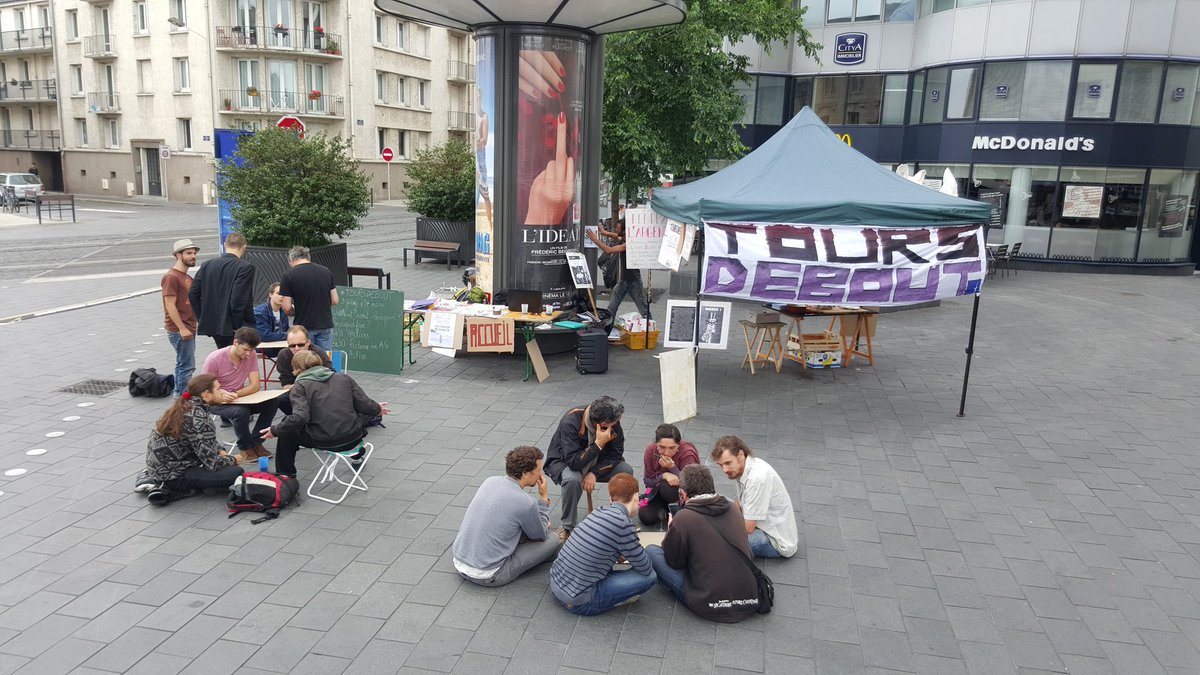 Youssef_Jebri's tweet photo. #ToursDebout Après la #CantineDebout conviviale, l'heure des ateliers #emploisprécaires #evasionfiscale #malbouffe https://t.co/kthNLcNeHF