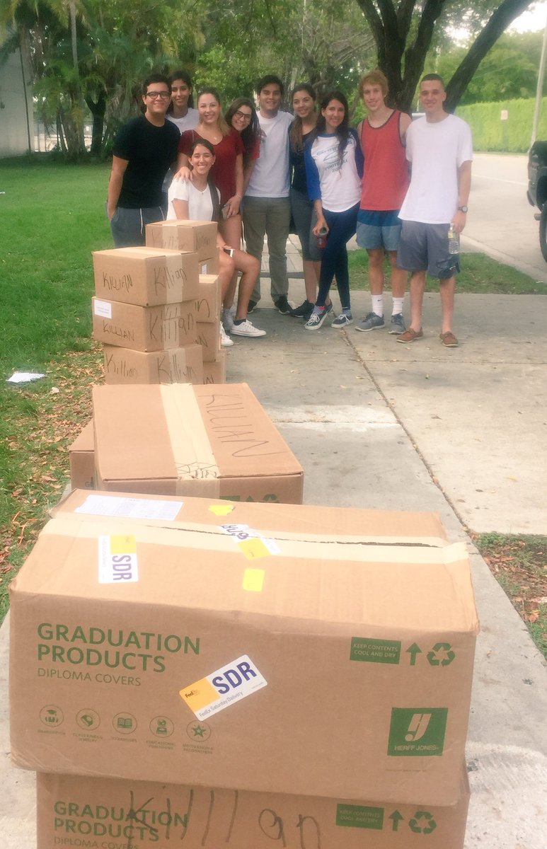 miamikilliansr's tweet photo. Class &amp; Gov Student Leaders moving the graduation items to UM 🎓 #24hrsleft @killian2016 @MiamiSup @MDCPS @MDCPSSouth https://t.co/cjSxWXqah7