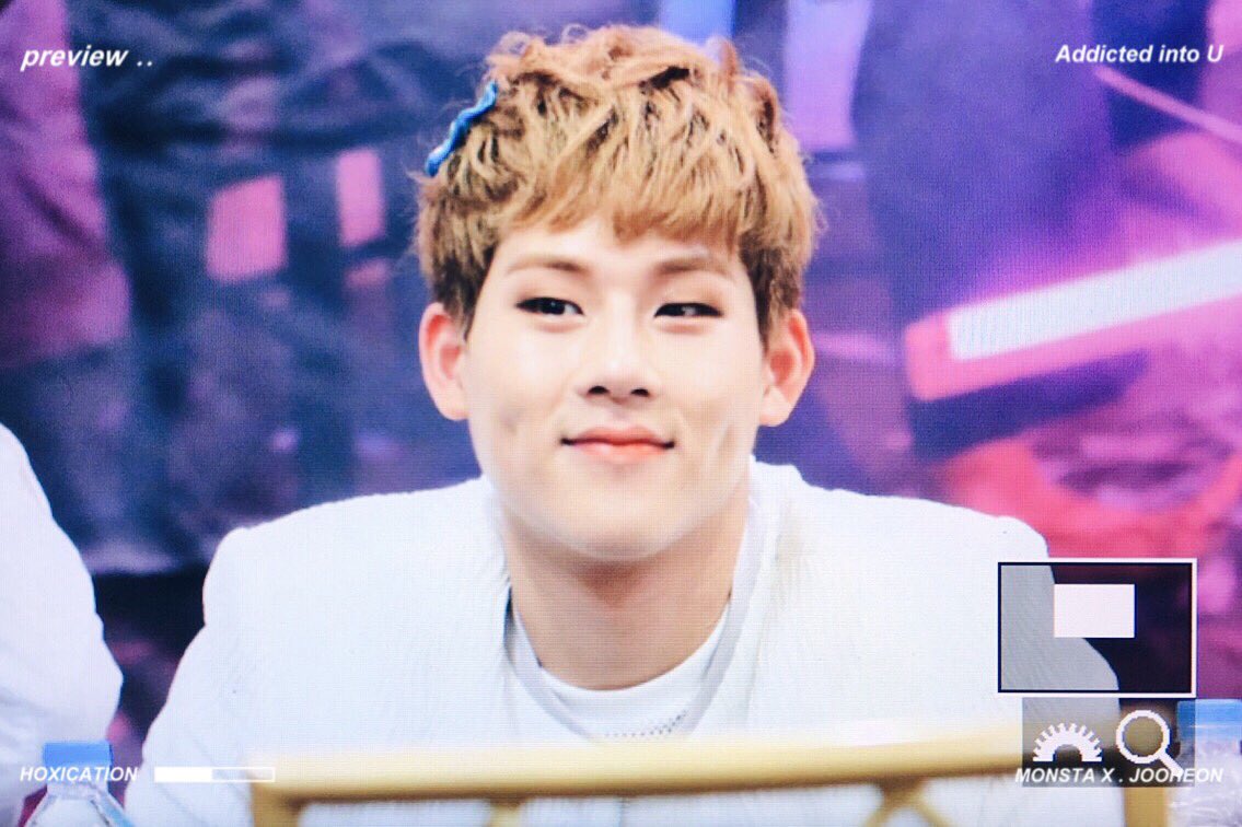 Hoxication1006's tweet photo. 160605 명동 팬사인회
#몬스타엑스 #주헌 #JOOHEON 
#걸어 #ALL_IN #TheCLAN 
@OfficialMonstaX https://t.co/EN6eSeaBUG
