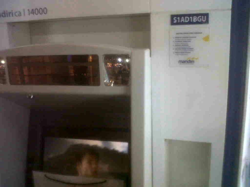 shelamung's tweet photo. @mandiricare S1AD1BGU ATM Mall Citos 20.46 WIB, ATM tidak dapat digunakan/error https://t.co/dpajrNQwWQ