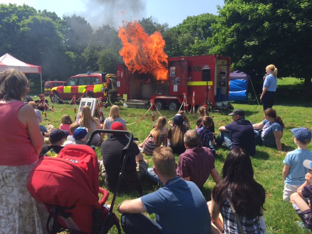DerbyshireFRS's tweet photo. #CSO_Sarah talks to #Chaddesden #BigOne visitors about what NOT to do at a chip pan fire #DontUseWater #StaySafe https://t.co/ggkYJVLxKb