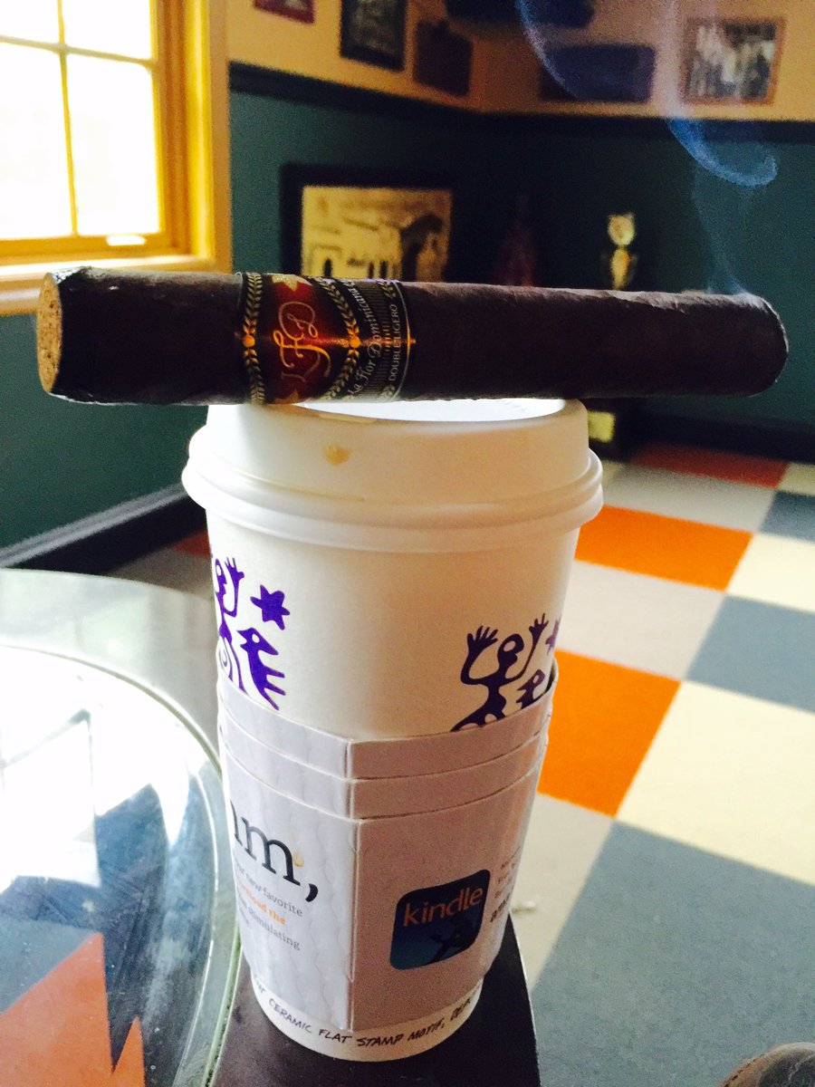 castrosbackroom's tweet photo. DL-700 and coffee @castrosbackroom @LFDCarney @LFDJohn @LFDcigars #castrosbackroom #LFD https://t.co/EwQowpHogo