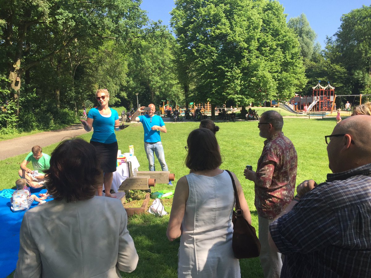 Een jaar later... De glossy wordt vol enthousiasme bekeken. Later vandaag online voor iedereen!