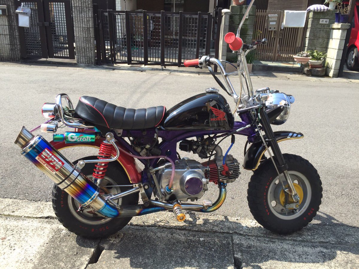 C2uiR's tweet photo. モンキー売ります！
京都から！取りにこれる方のほうがいいです！9万で売ります、KAWASAKIかホンダのタンクほしいほうあげます！もしくは両方！時速70こえます！不具合はDMで！
原付＋追金で交換できます！ https://t.co/JihLJSTx3S