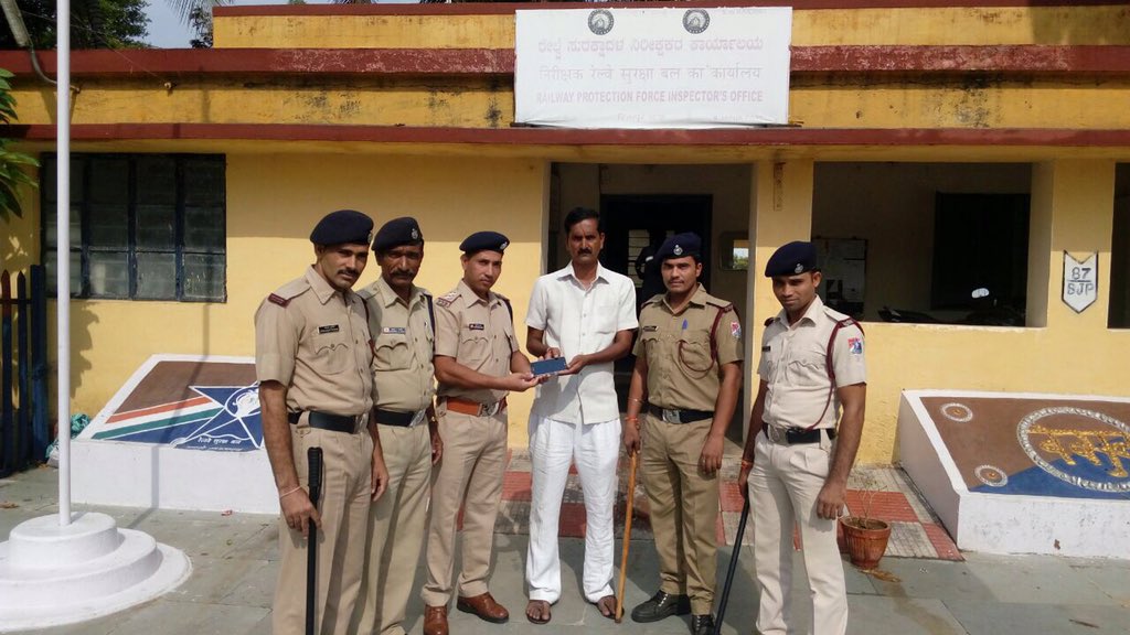 Yesterday, RPF staff of Vijayapura found a mobile left over by passenger in TNo. 17319  exp. &amp; returned it to owner.