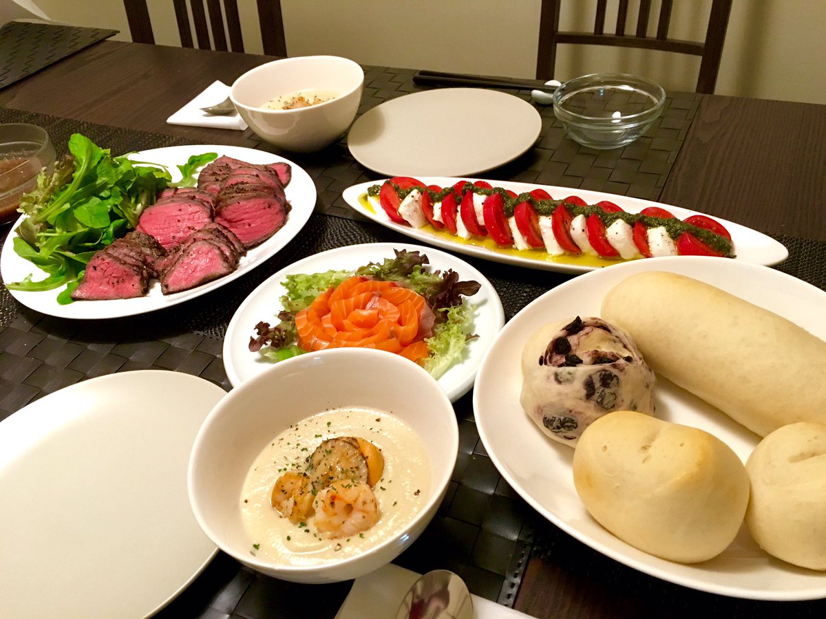 ট ইট র 献立メモ W 3年記念日 ローストビーフ カプレーゼ ホタテと海老とマッシュルームのポタージュ 生サーモン 手捏ねパン お腹ペコリン部 Twitter家庭料理部 記念日ディナー 記念日メニュー 料理 おうちごはん