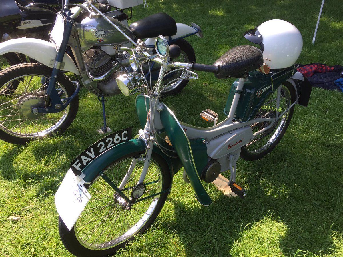 KJ_Racing159's tweet photo. My brothers bike at the local auto-show #classic #motorcycle #raleigh #runabout #raleighrunabout #classicmotorcycle https://t.co/N3xCKRIIo5