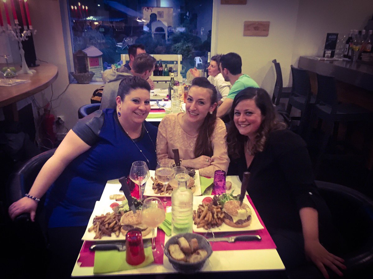 laecompa's tweet photo. Merci les copines 😁👍🏼❣ #Birthday🎉  #Soirée🍸 #Autop #MesBinomes https://t.co/9zDhIh6FVI