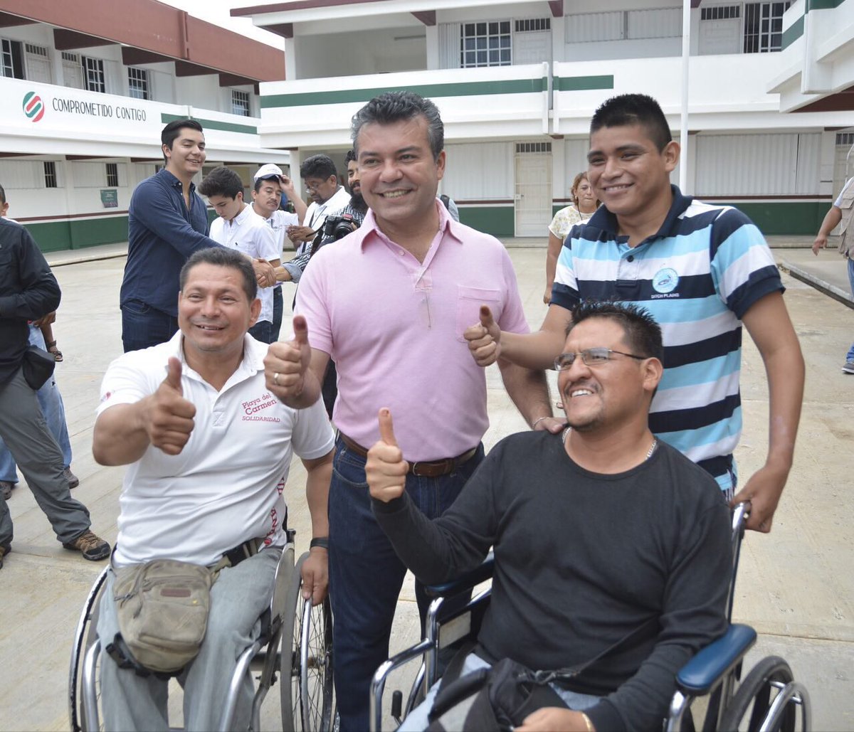 StaffMauricio's tweet photo. #ElFuturoDeQuintanaRoo @MauricioGongora emitió su voto en #PlayadelCarmen https://t.co/sPs8AwhGcK