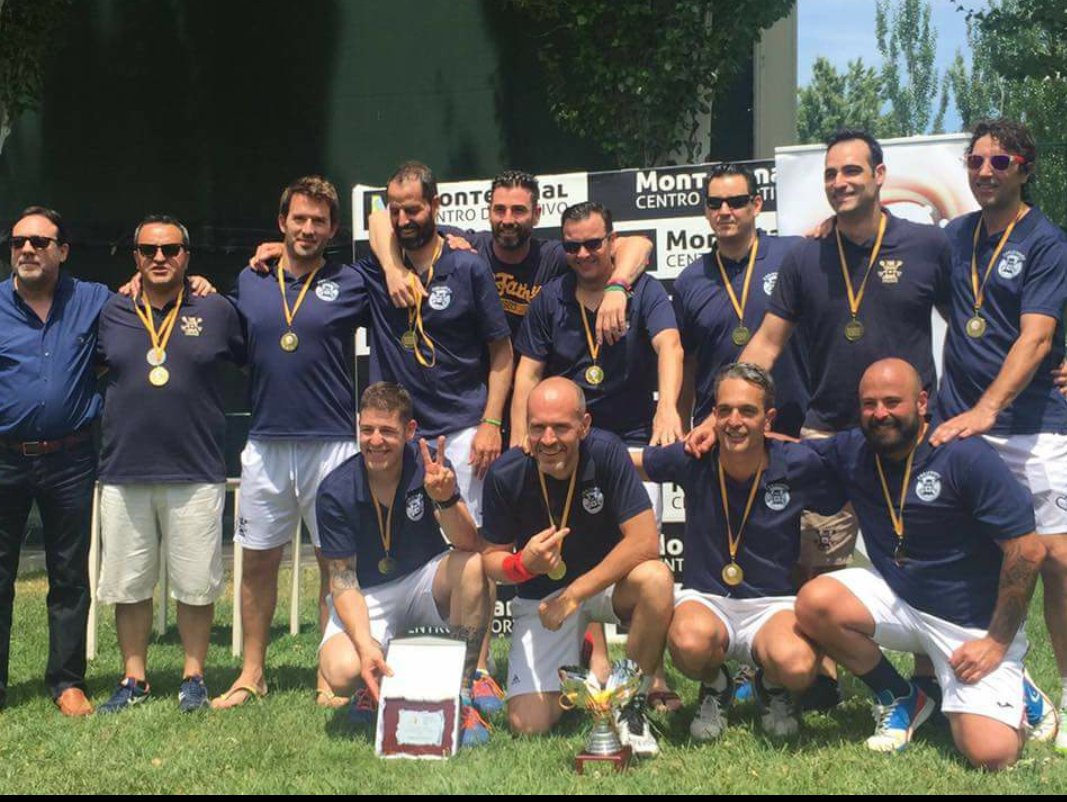 jgadea34's tweet photo. @enajenaospadel campeones del Campeonato de Aragón por equipos absolutos de 3a categoría. Enhorabuena!! @sergiarcal https://t.co/kYwV1eTpgt
