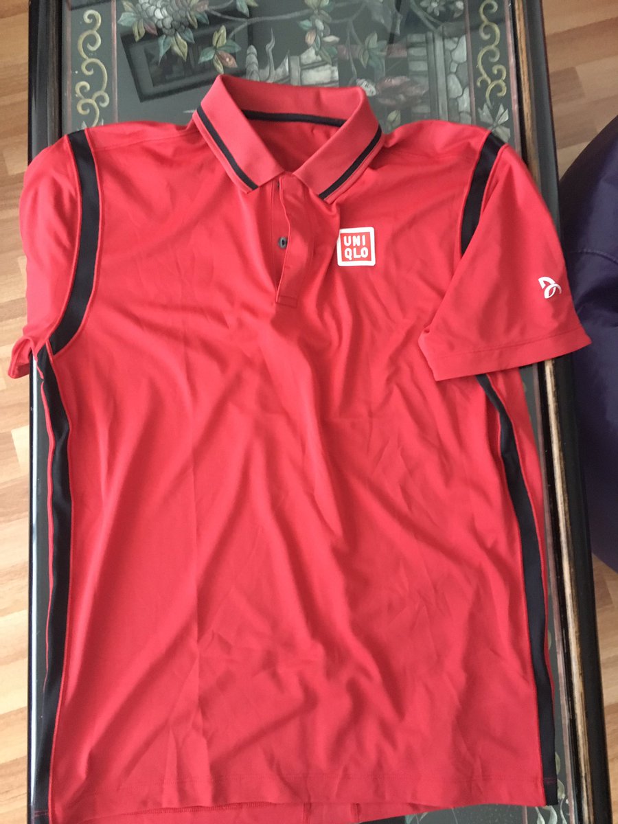 hablando de <a href="/DjokerNole/">Novak Djokovic</a> participa por el modelo q usa en <a href="/rolandgarros/">Roland-Garros</a>, siguiendome o a <a href="/FootFaultMgz/">Foot Fault Magazine</a> y haciendo RT