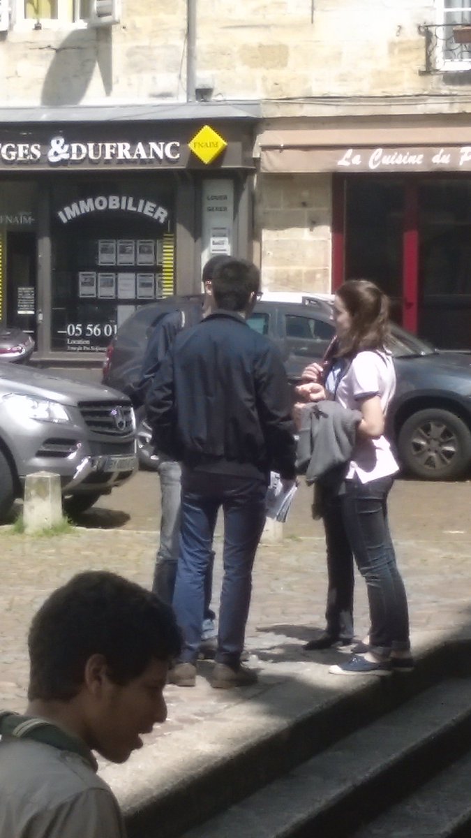AF_Bordeaux's tweet photo. Ce matin dans Bordeaux pour vendre et tracter. #AF2000 #BordeauxRoyaliste #CMRDS2016 https://t.co/5rRoH2UcEG