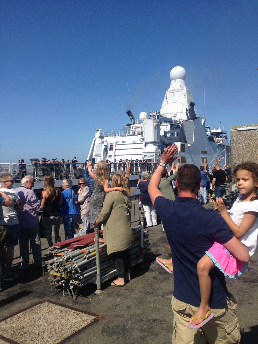 kon_marine's tweet photo. Veel familie aanwezig bij het vertrek van de Zr.Ms. Groningen naar de West. https://t.co/vvfkPICfVo