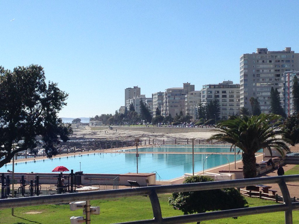modjaji_bks's tweet photo. A winter's day in Cape Town #SeaPointpool https://t.co/E0Xyk4ApNu