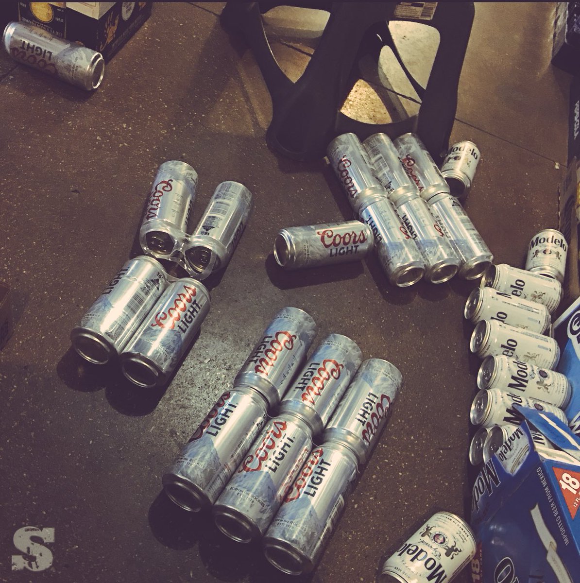 warren_dalley's tweet photo. When you done fucked up at work 😩 #clumsy #donefuckedup #gayboyworkprobs #gayboy #truckstop https://t.co/44foZ0OCm6