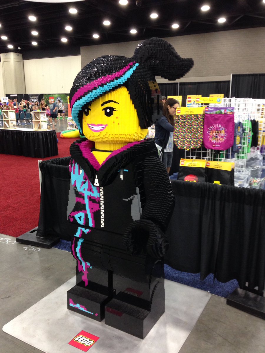 EmpireOfGeek's tweet photo. Awesome fun at the Lego Kids Fest!! It's like I'm a kid again... #Lego #Fun #wyldstyle https://t.co/pQuIGcycGp