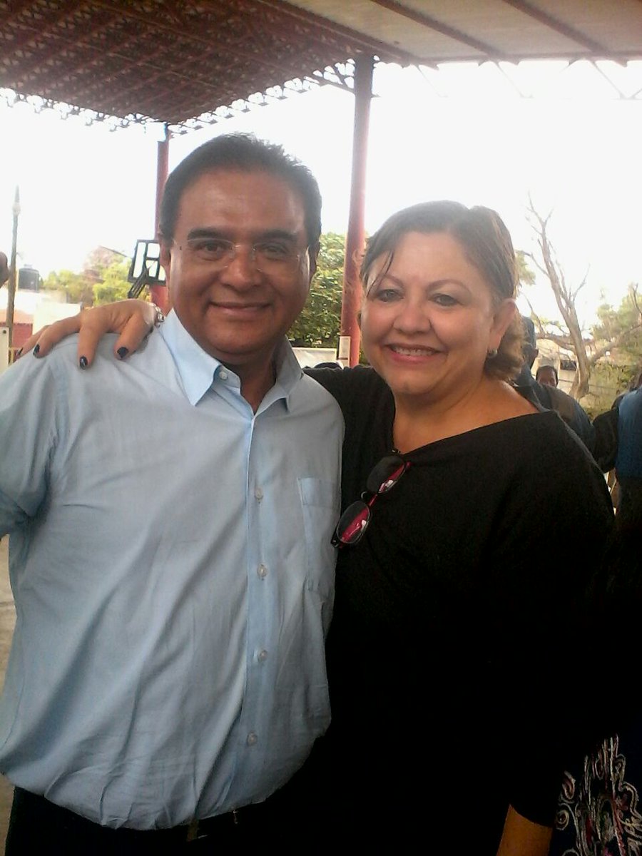 BarbaraEGCH's tweet photo. Gracias @BenjaminRoblesM  por acompañarme a cumplir como ciudadana. https://t.co/uvjKTlFY1h
