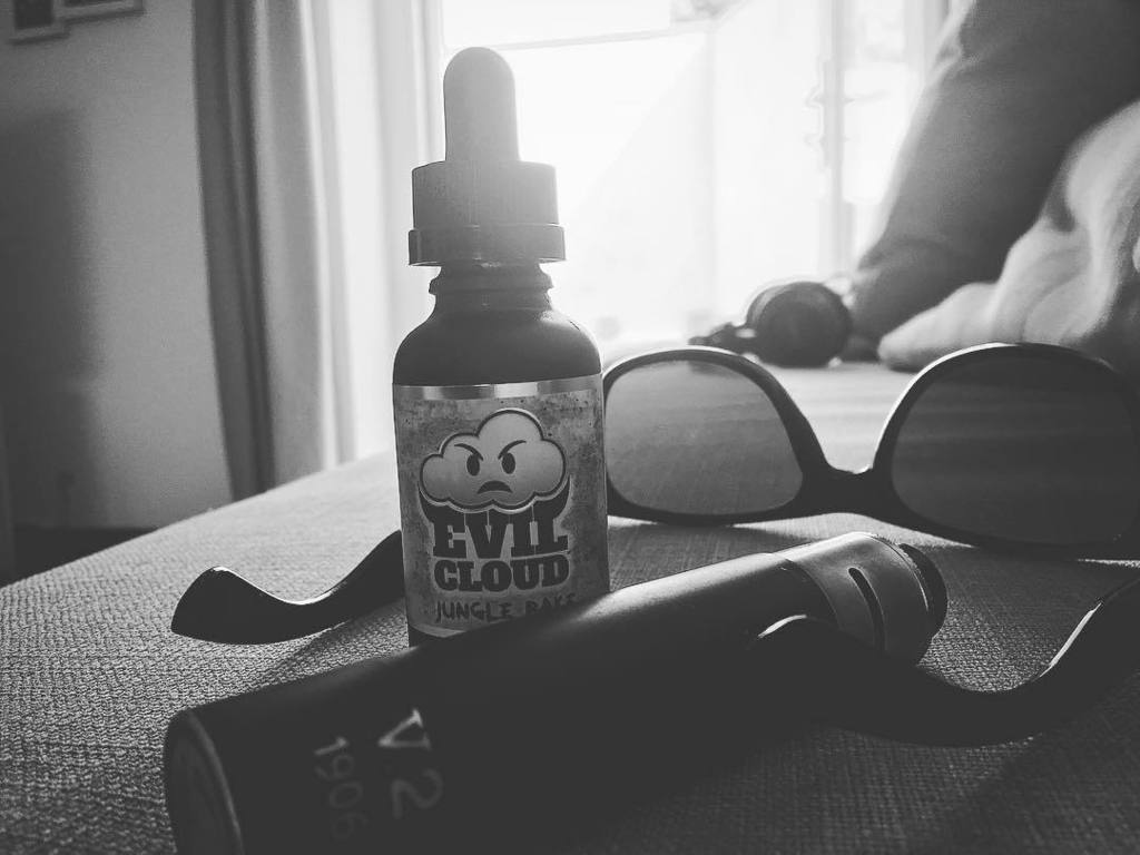 VapeFindr's tweet image. #lazysunday with that #junglebake goodness @evilclouduk  #rigmod #vapelife #vapefam #vapeo… ift.tt/25Hot1v