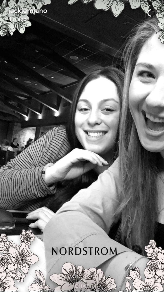 Alisa_Dainotto's tweet photo. Happy birthday @Applejacss ❤️❤️ love you #pukegirl 🍷🍻🍹🍺🍸🍾 https://t.co/15GVawgiRl