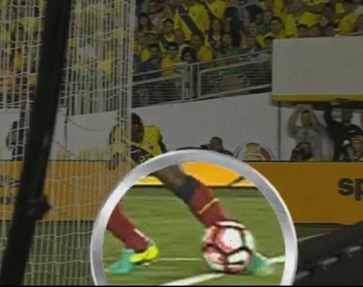 fmolestinae's tweet image. Cuando impacta el balón y cuando el balón está en el aire. Ya lo demás es necedad .