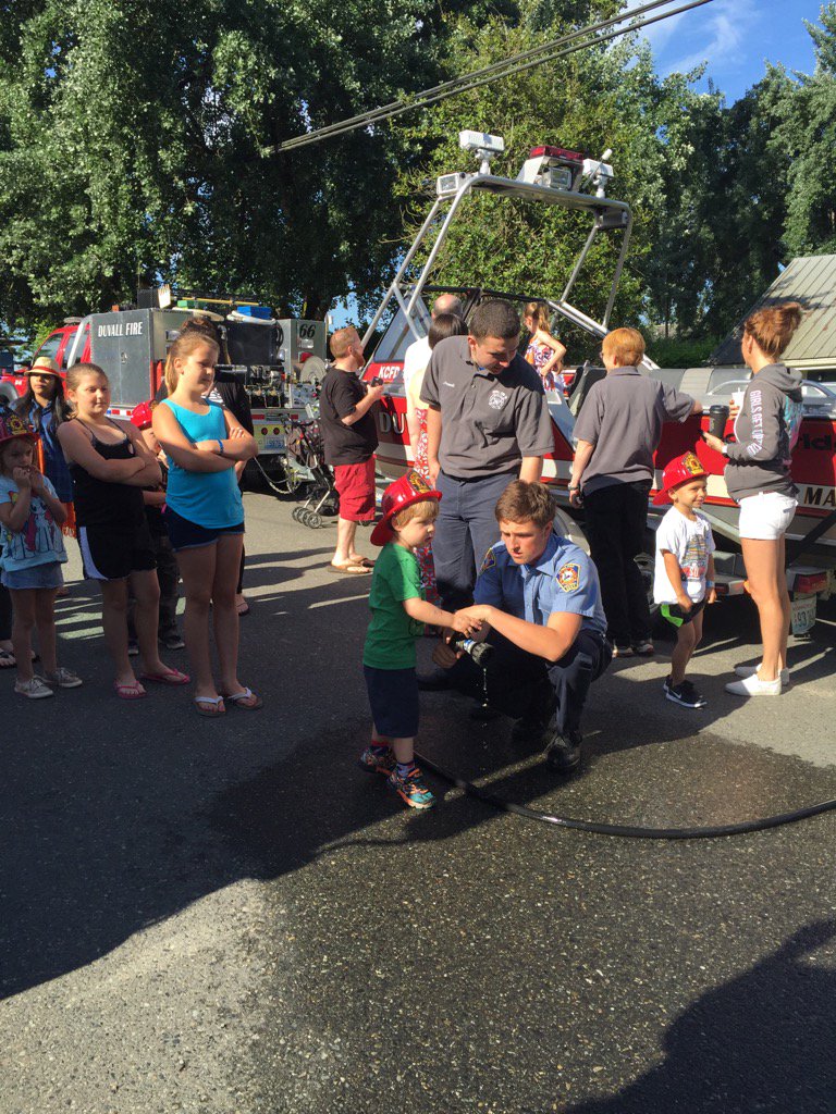 freedmanrobin's tweet photo. @WasteManagement enjoying @DuvallWA pancakes and firefighters! https://t.co/bdfDtQNQ1e