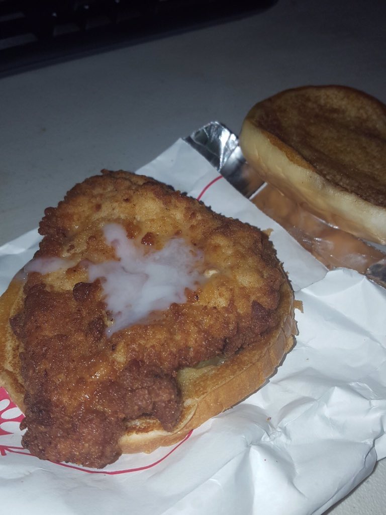 ChickenColeman's tweet photo. ???????????? RT @n1irving: somebody nutted on my shit 😡😡😡😡😡😡😡 ima still eat it tho im hungry lol https://t.co/LzadI6yqs3
