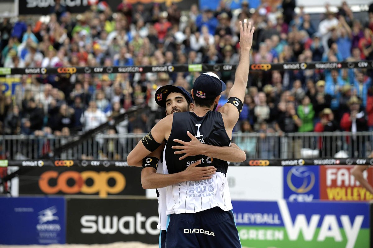 Federvolley's tweet photo. #EuroBeachVolley - Trionfo di Nicolai e Lupo, per la 2a volta campioni continentali:
https://t.co/ryuovgNa4t https://t.co/jkJCY32l5v