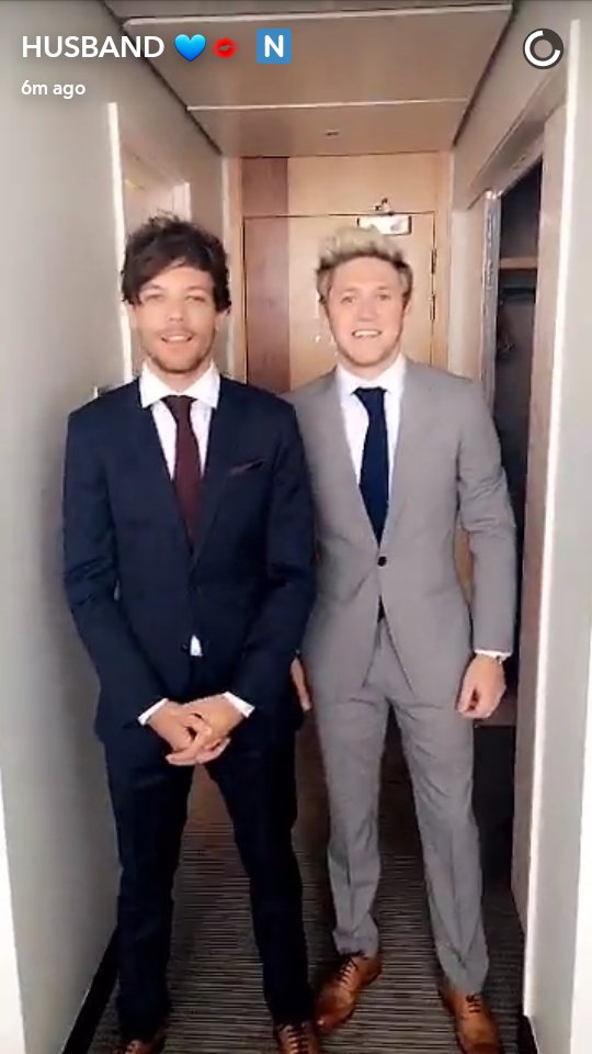 bestwicefan's tweet image. THEY THOUGHT IT WAS A PHOTO AWEEE HEHAHHAAH