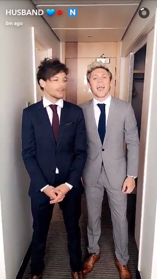 bestwicefan's tweet image. THEY THOUGHT IT WAS A PHOTO AWEEE HEHAHHAAH