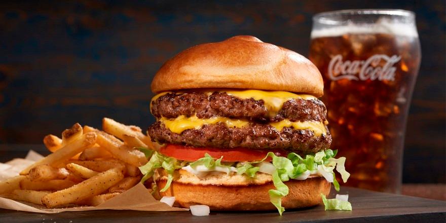 Outback's tweet photo. This is what a steakhouse lunch looks like! 🍔 https://t.co/TMu4M3qstX