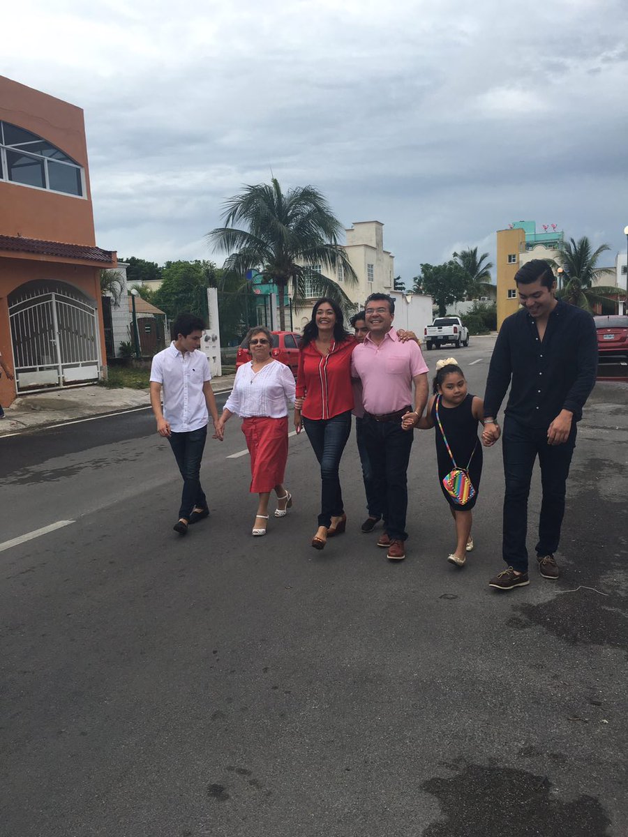 erickpaolo's tweet photo. #ElFuturoDeQuintanaRoo El Bienestar  Social y nuestros Valores Familiares que nos hacen una Sociedad Unida https://t.co/xt6SNnLq7k