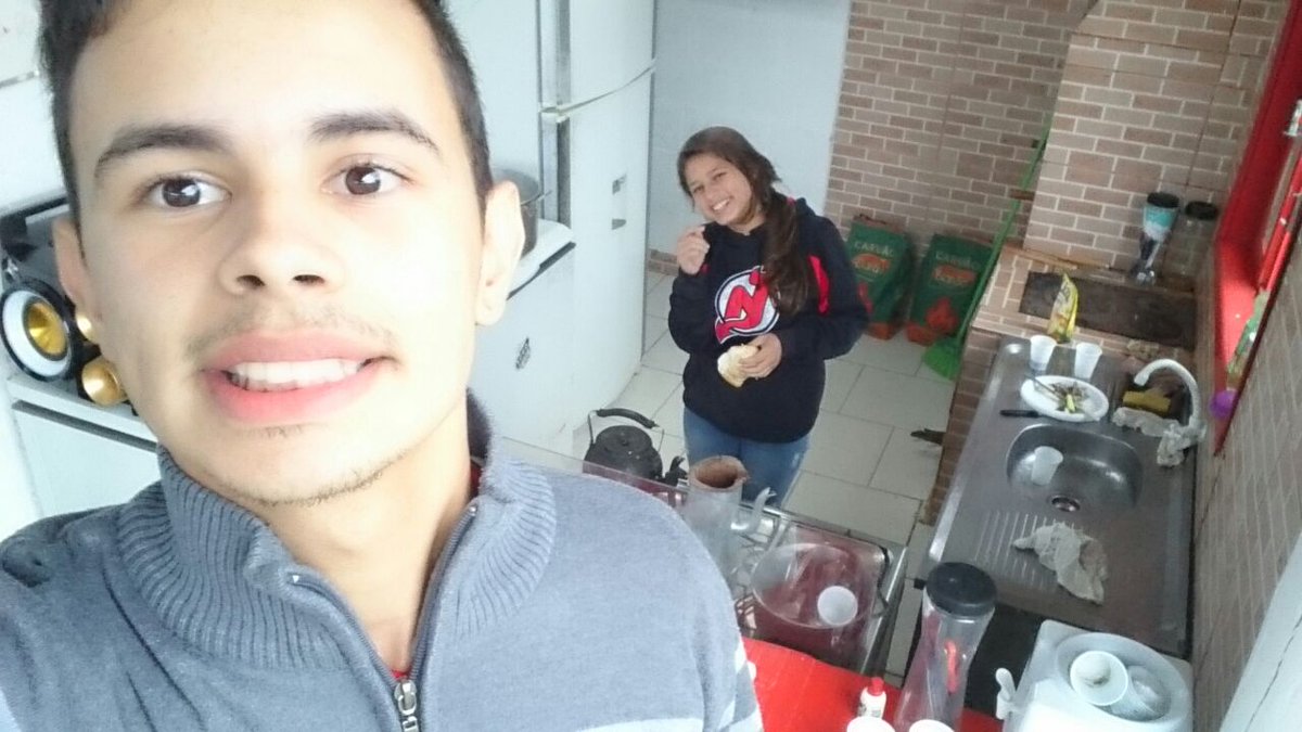 JvDotta's tweet photo. Essa é a Jenni. https://t.co/r0ZHZb7cKK