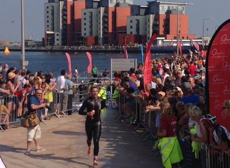 SwanseaOnline10's tweet image. The first wave of athletes are getting on their bikes! #swanseatriathlon
southwales-eveningpost.co.uk/Live-updates-S…