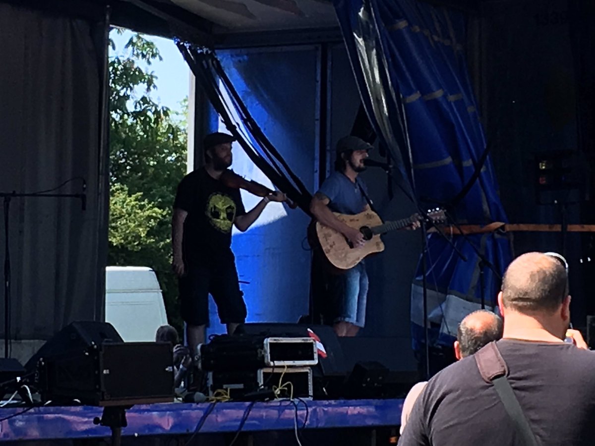 dickwhit's tweet image. Beer and music is the sun! #somethingtosmileabout #doncasterisgreat