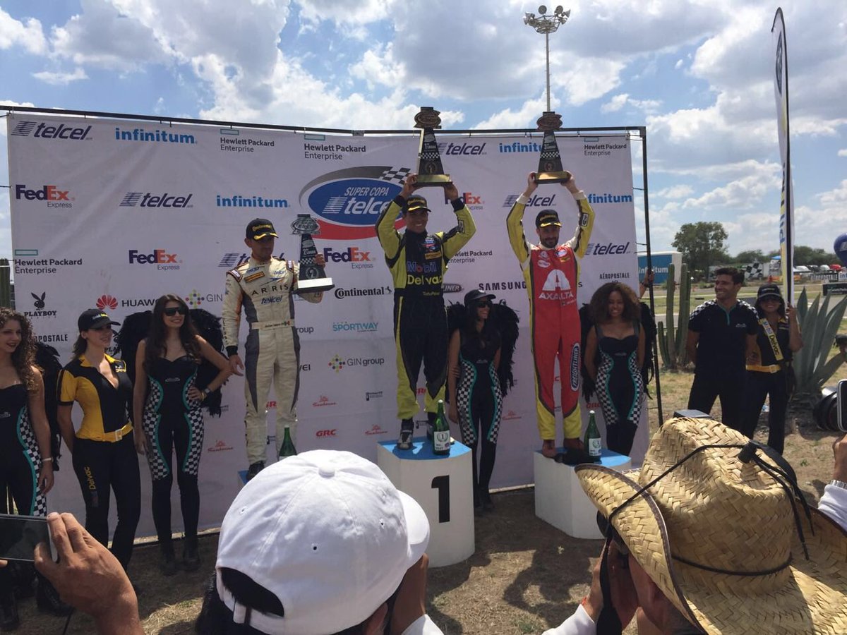 ftltrucksengmx's tweet photo. #SuperCopaTelcelLeon #Tractocamiones @FreightlinerMex Felicidades @1AntonioPerez @abrahamcalderun @MichelJourdain https://t.co/n3FXOV4Ckz