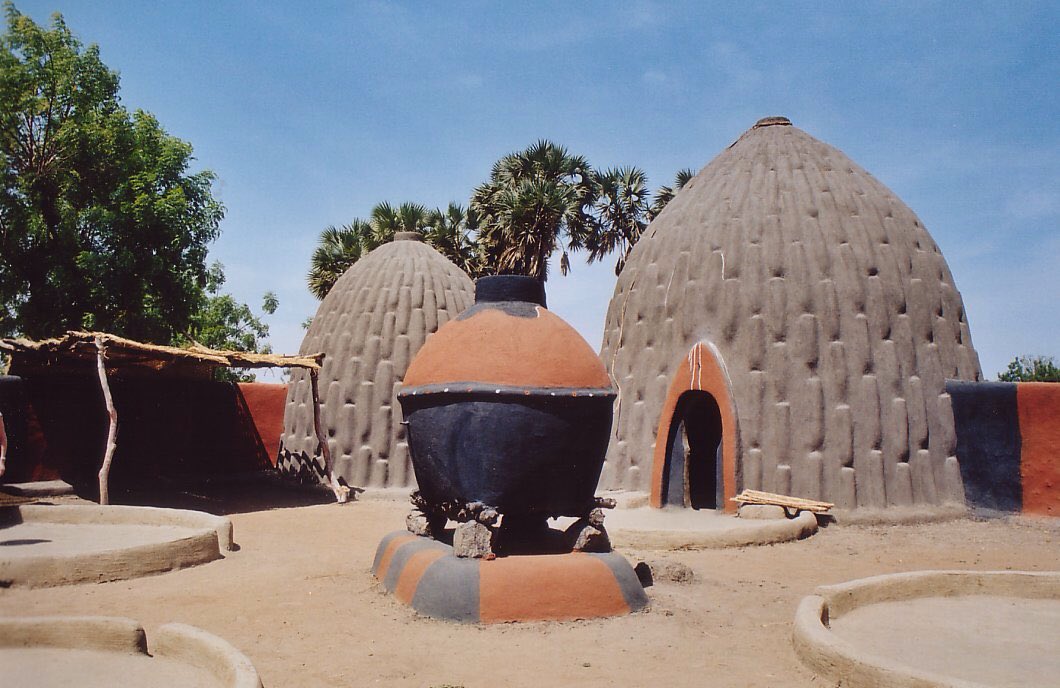African mud huts to be the inspiration for my next project. #musgum #pavilion en.m.wikipedia.org/wiki/Musgum_mu…