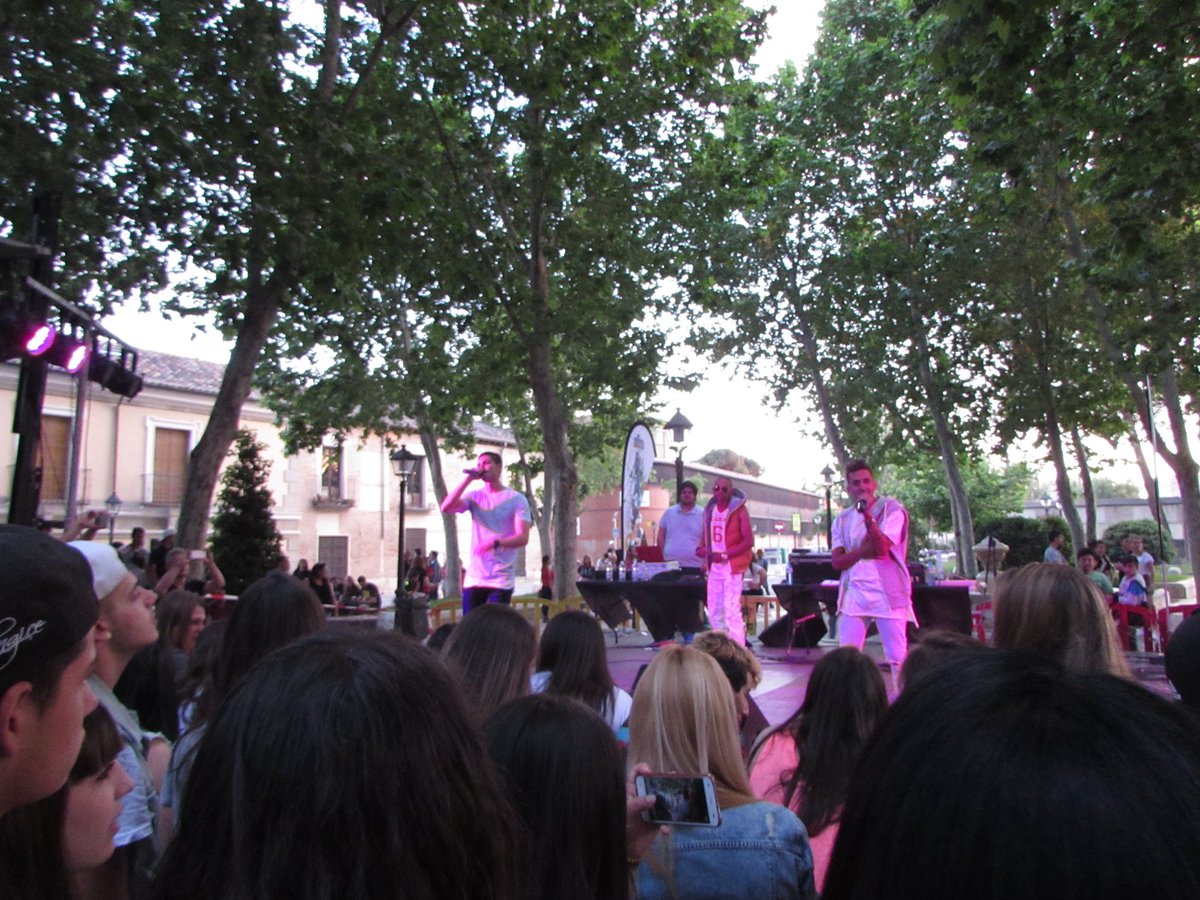 TheFlamaSound's tweet photo. Gracias a todos los que nos acompañaron. Gran día! #Fiestadelamusica #Alcaladehenares @Theflamasound https://t.co/tVoTDJPTEm