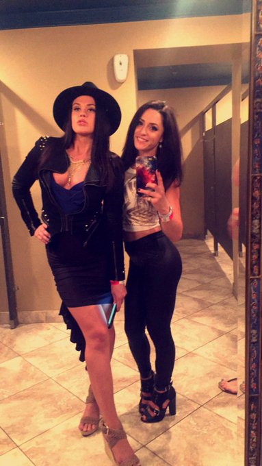 Dancing break, time for sexy bathroom selfies https://t.co/l4Khgy0DVl