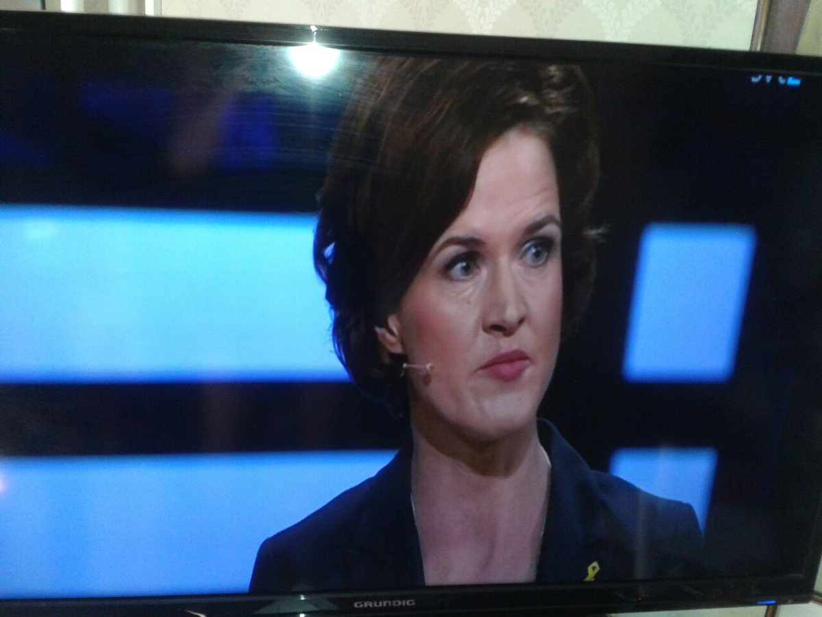 oksun1999's tweet image. 세월호 참사 783일째

스웨덴에서 살고 있는 지인께서
보내주신 사진 한 장

스웨덴 민주당 대표께서
노란 세월호 뺏지를 달고 계시네요.

고맙습니다.
잊지 않겠습니다.
세월호 이제 부터 시작입니다.
#사사세