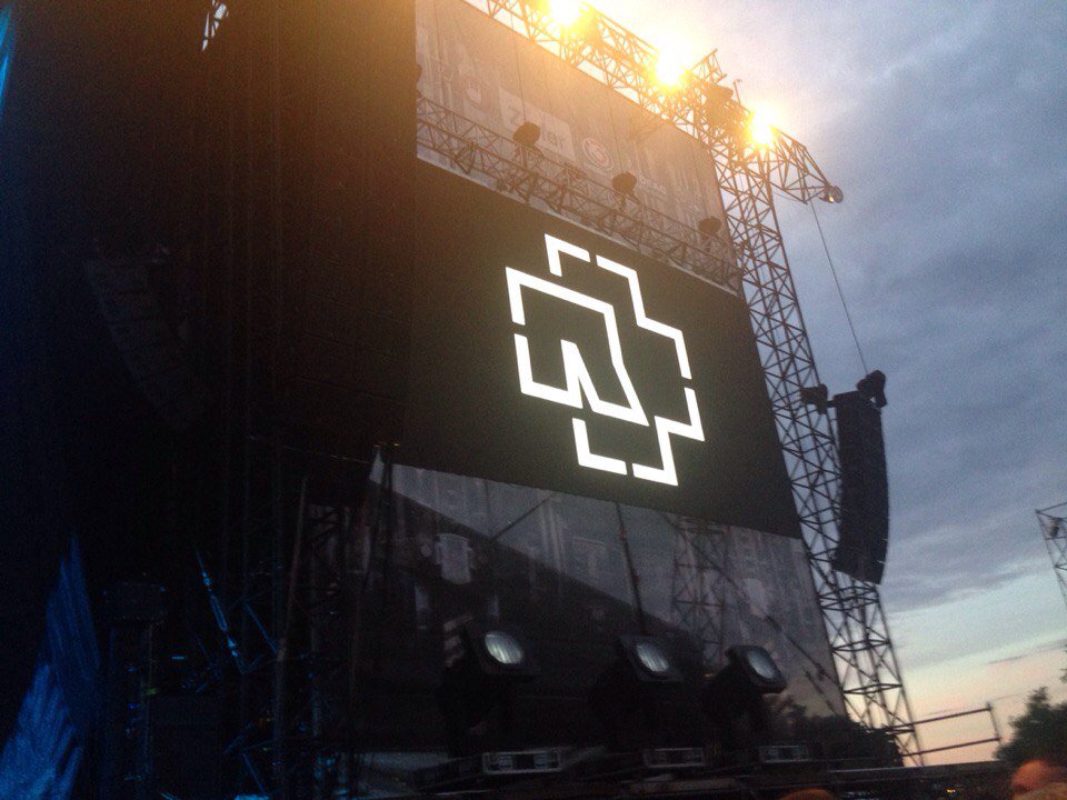 WebDesignSun's tweet image. #WebDesignSun @ #RockInVienna festival in #wien   #Rammstein was freaking awesome!!))   #TillLindemann #godsofmetal