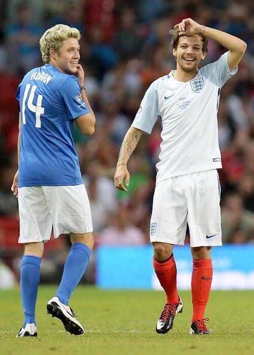 basicxlilo's tweet photo. #ProudOfNouis these boys have played so well for such a great cause! im so so proud of both of them💗⚽️ #TeamLouis https://t.co/qtSLbFYJTy