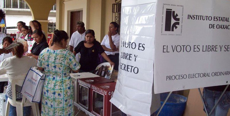 CreandoXMexico's tweet photo. Inicia jornada electoral en Oaxaca #eleccionesoaxaca #elecciones2016 #oaxaca https://t.co/ukutAS5BDP https://t.co/WQRNoSUGPk