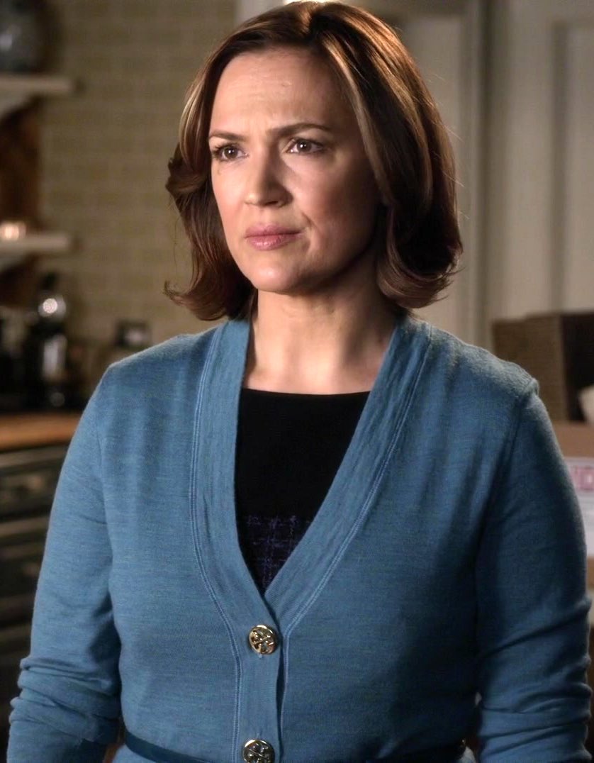 Pll_livnat's tweet photo. The coolest  mom? #PLL 
RT for Ashley Marin
FAV for Veronica Hastings https://t.co/tgGu6YXXOJ