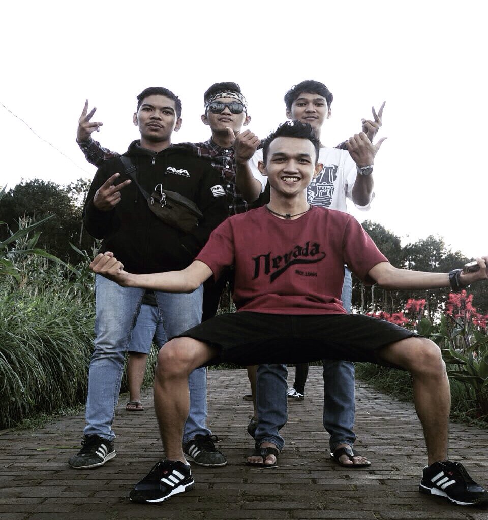 GuaIkhlas's tweet photo. #040616 #mokoTrip #mokoExplore thanks guys.!! https://t.co/rXU0evmzMD