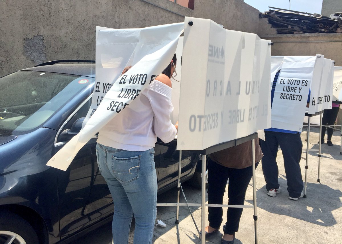ElenaSegura_'s tweet photo. Al acudir a las urnas, construimos democracia en la CDMX. En #VCarranza ejercemos nuestro derecho a elegir. https://t.co/aCwy2Hai4q