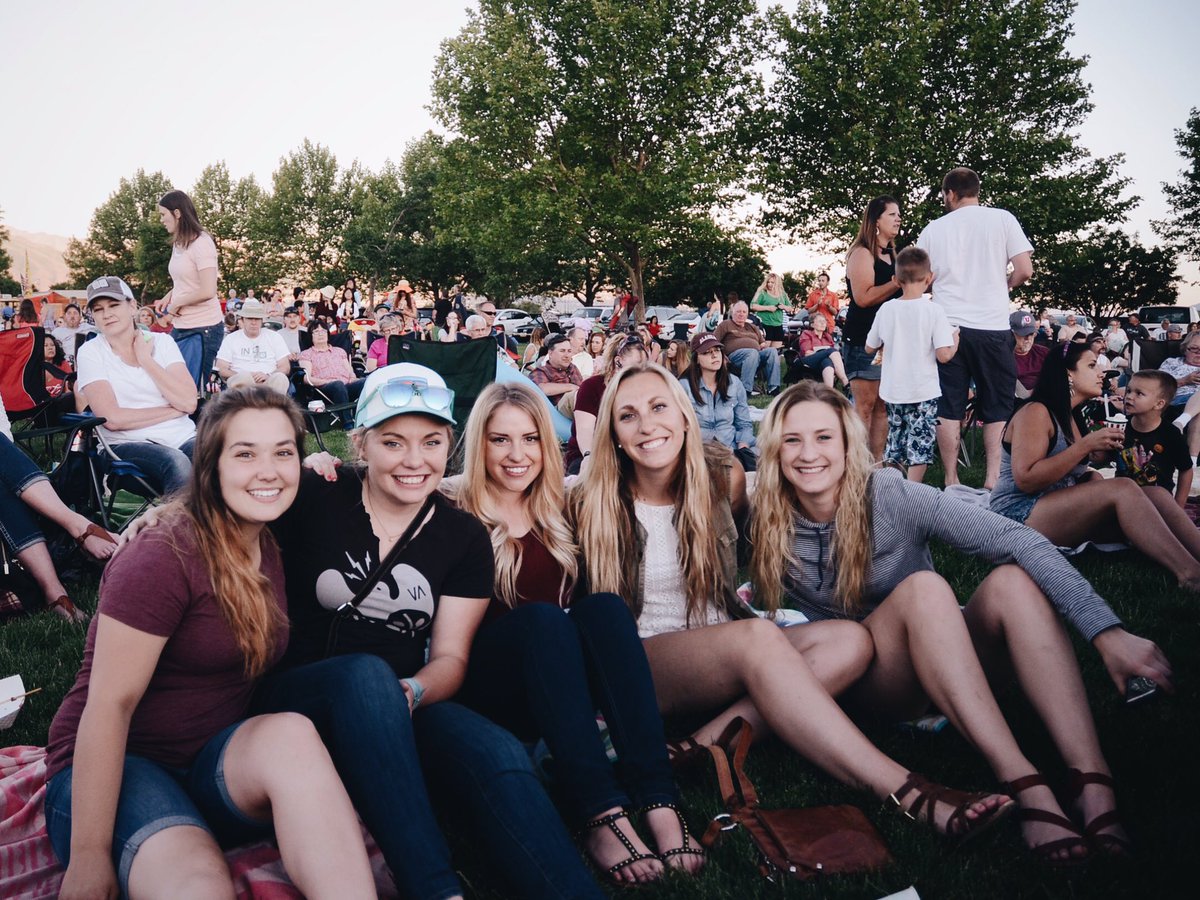 KayRae143's tweet photo. Carnivals 🎡🍭🍿 https://t.co/IQbfMkq8qY