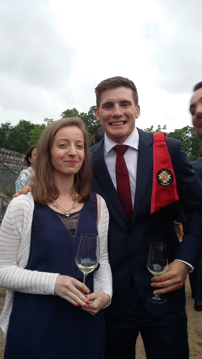 OneSubWay's tweet photo. Il va falloir améliorer tes photos bombing @jbauzely @20h33 #colinslade #allblacks #feteduprintemps #pomerol https://t.co/tyhYrWbS13