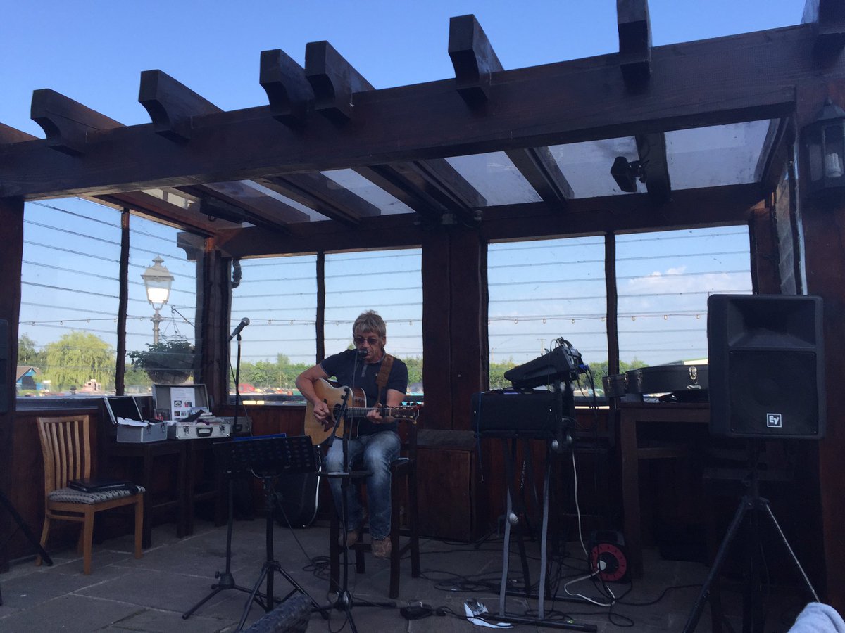 TheWaterfrontB's tweet photo. Open Mic Night is up and running #openmic #summer #sundays #thewaterfront #thisguyisawesone https://t.co/nx1PLOi1ah