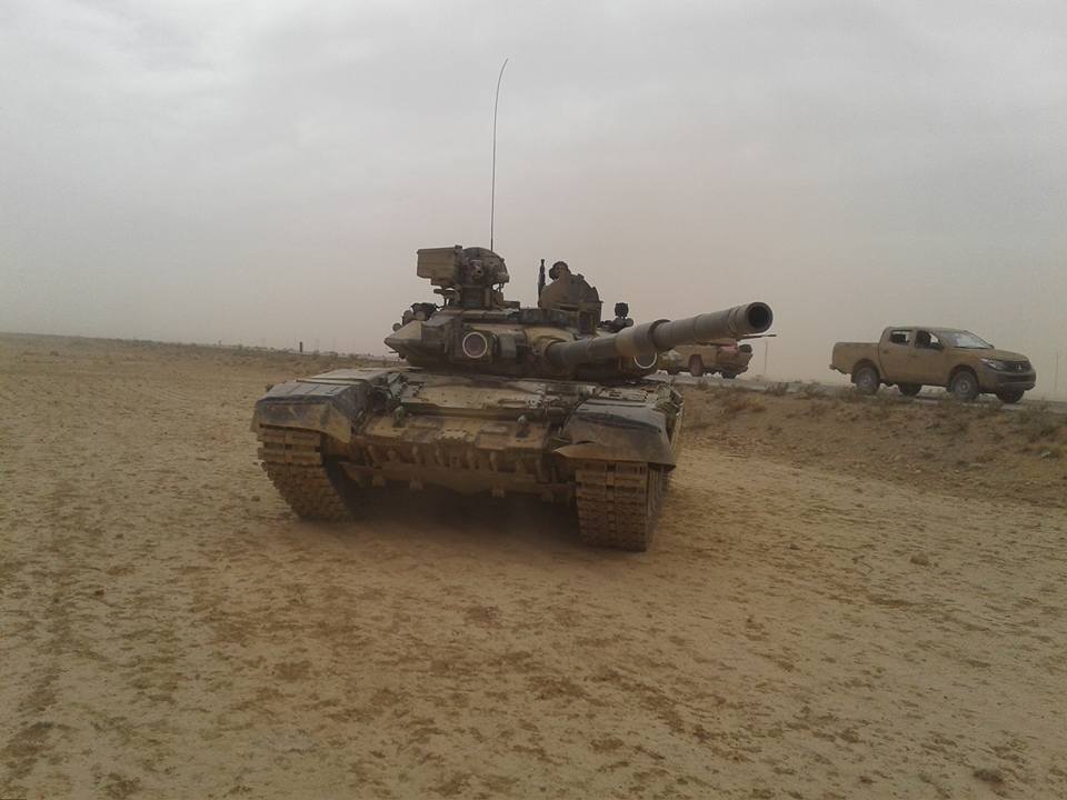 دبابه T-90 الروسيه تظهر لاول مره في سوريا !! - صفحة 2 CkNKxLQWEAA9qRL