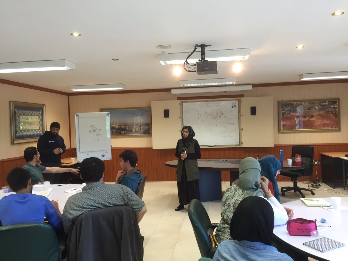 fosischannel's tweet photo. VP ISCC @ZaraM01 supporting Irish Isocs on identifying needs of Muslim Students #Isocs #Ireland https://t.co/BS2Relpf7F